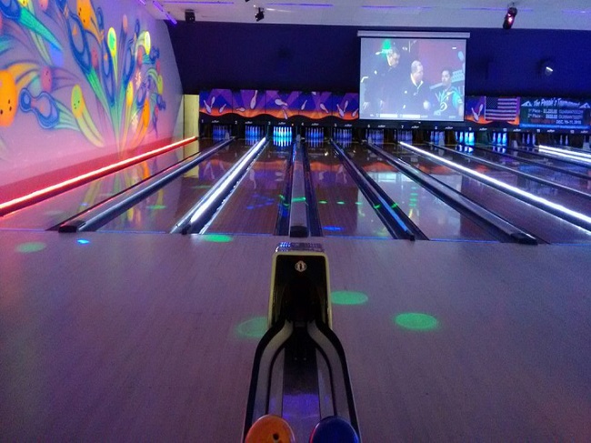 Best bowling alleys Hartford lanes tournaments near you