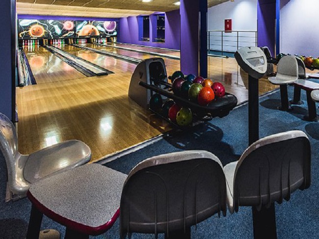 Best bowling alleys Prague lanes tournaments near you