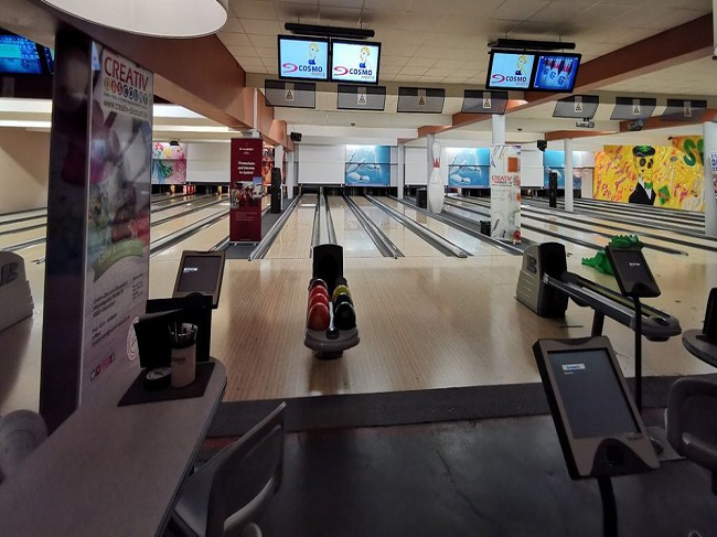 Best bowling alleys Dusseldorf lanes tournaments near you