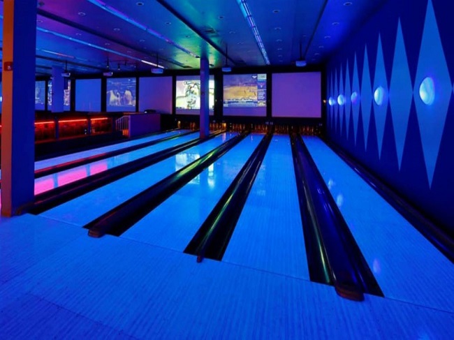 Best bowling alleys Providence lanes tournaments near you