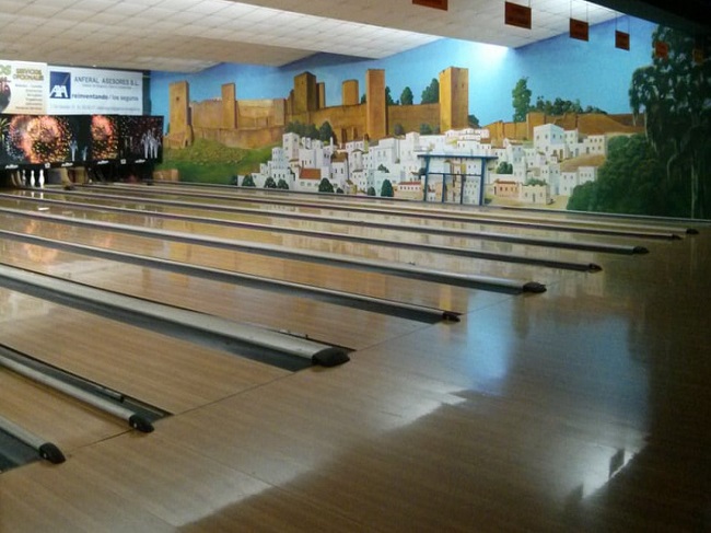 Local bowling shops leagues Seville buy balls your area