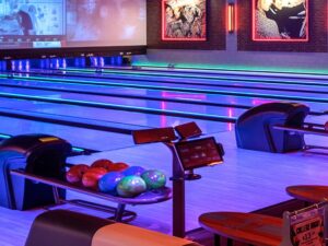 Best bowling alleys Bakersfield lanes tournaments near you