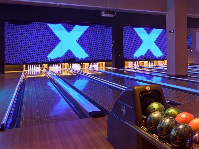 Best bowling alleys Honolulu lanes tournaments near you