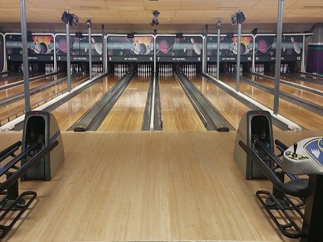 Best bowling alleys Milwaukee lanes tournaments near you