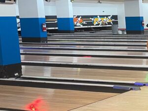 Best bowling alleys Montreal lanes tournaments near you