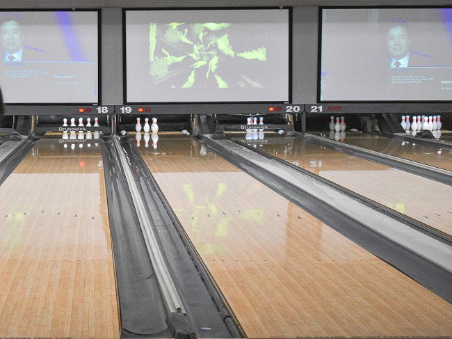 Best bowling alleys Pittsburgh lanes tournaments near you