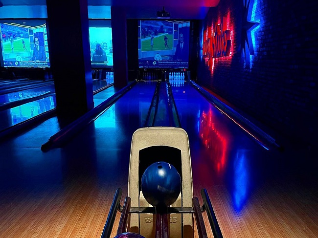 Best bowling alleys Boston lanes tournaments near you