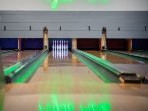 Best bowling alleys Chicago lanes tournaments near you