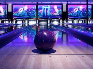 Best bowling alleys Miami lanes tournaments near you